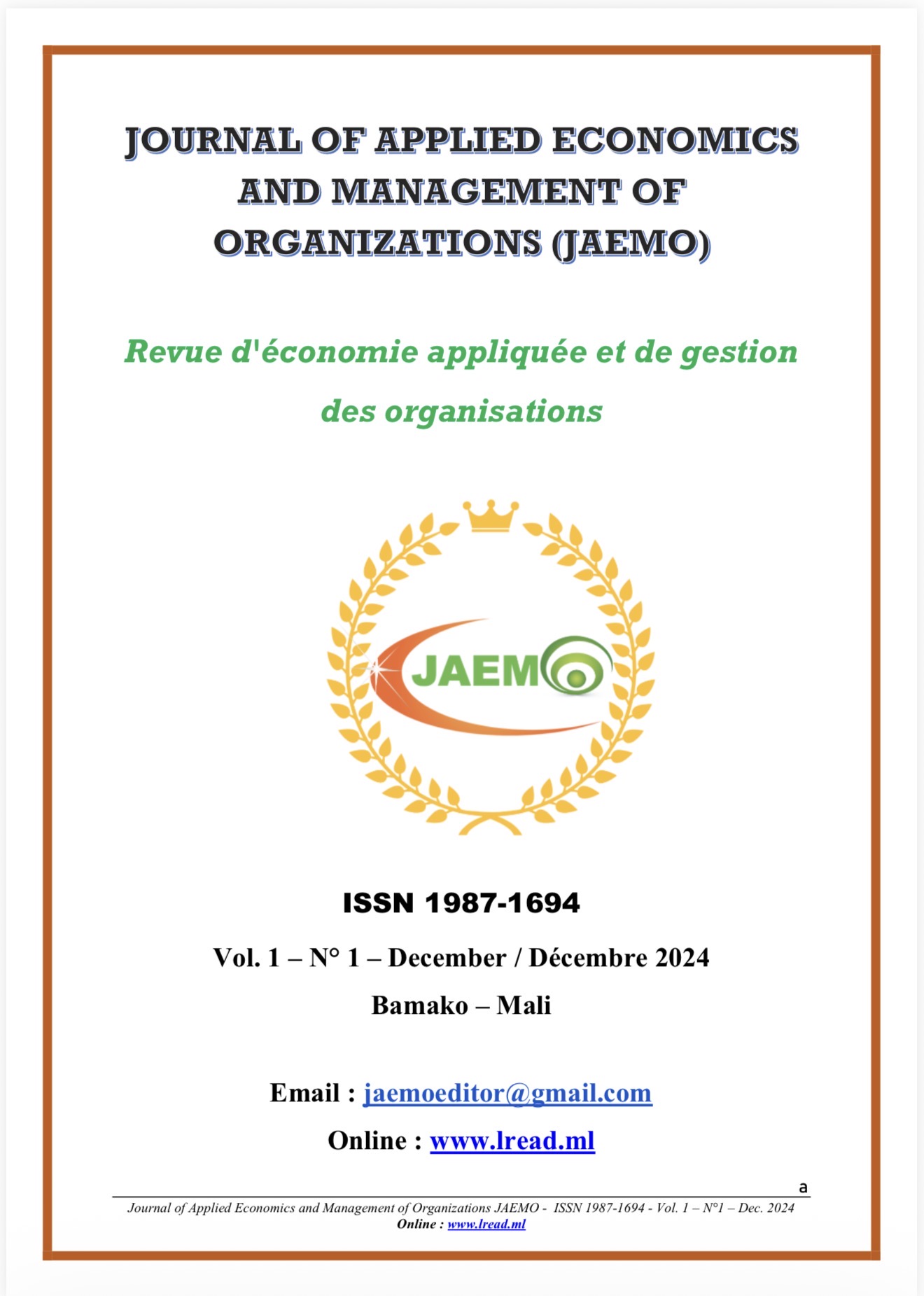 Cette étude analyse l’impact des réseaux sociaux sur l’intégration professionnelle des diplô- més de la FSEG/USSGB, dans un contexte marqué par une augmentation de la population étudiante et des défis croissants en matière d’employabilité au Mali. En mobilisant une méthodologie mixte alliant analyses quantitatives et qualitatives auprès de 248 diplômés, l’étude s’appuie sur des cadres théoriques robustes, notamment la Théorie du Capital Social, la Théorie des Signaux et les effets des médias so- ciaux. Les résultats montrent que l’utilisation stratégique des réseaux sociaux améliore significativement l’accès à l’emploi, notamment grâce à la création de capital social et aux compétences de présentation de soi. L’étude met également en évidence l’influence déterminante de l’origine sociale, des stratégies de recherche d’emploi, et de la durée des stages dans l’accès à des emplois de qualité. Ces résultats soulignent l’importance d’une approche ciblée et proactive dans l’utilisation des réseaux sociaux et des stages pour renforcer l’employabilité des jeunes diplômés. Enfin, l’étude propose des pistes de re- cherches futures sur les compétences numériques, l’identité professionnelle en ligne et les disparités régionales dans l’accès à l’emploi.